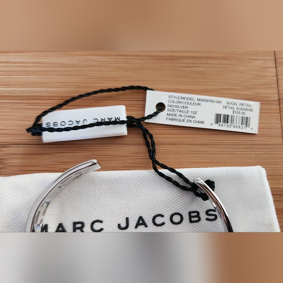 NWT Marc Jacobs Silver Tone Bangle. - Picture 5 of 8